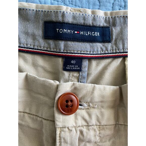 Mens Tommy Hilfiger Size 40 Khaki Shorts - Picture 2 of 3